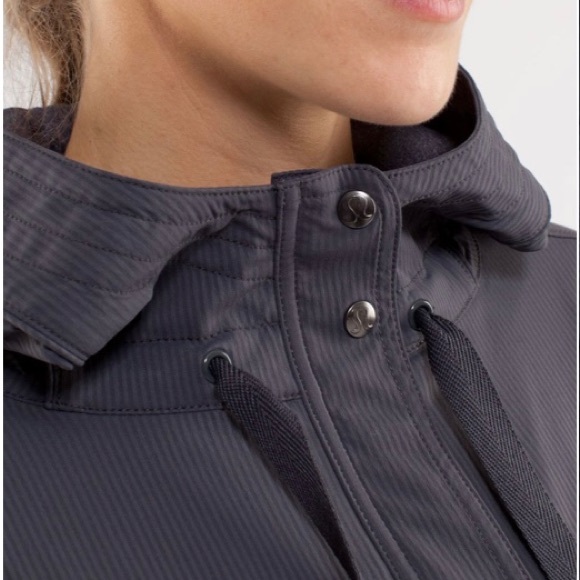 Lululemon Apres Practice Anorak jacket. Size 4 - Picture 4 of 15